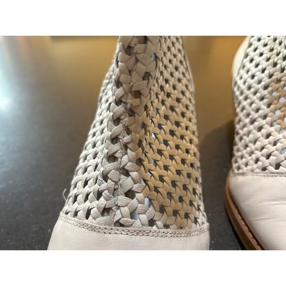 COCONUTS By MATISSE Golden Hour White Pointed Toe Heeled Bootie Size 9.5 Cowboy - Picture 8 of 12
